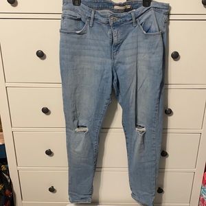 Light blue Levi jeans (1)